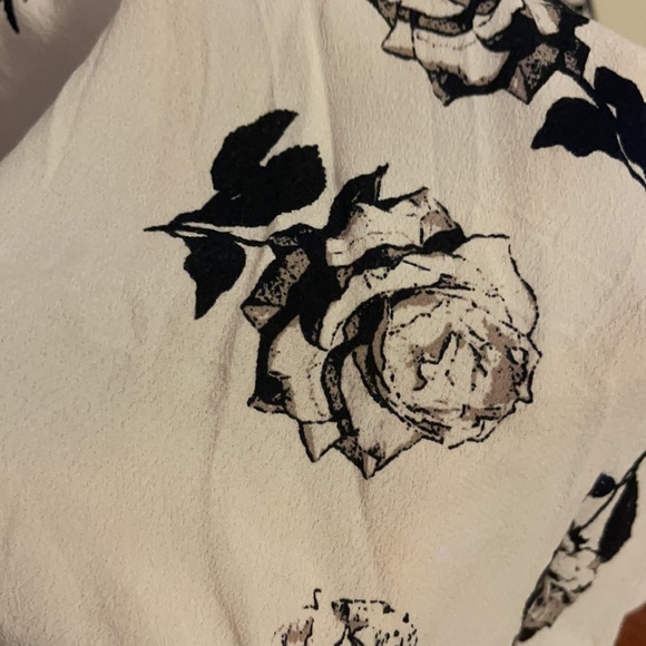 White Spring Dress with Black Roses🖤🤍 - Picture 5 of 5